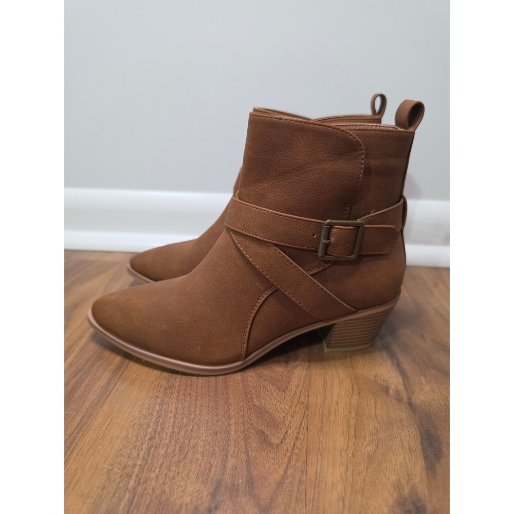 NWT Maurices Claire Ankle Boots Size 8 Brown Faux Suede Buckle Strap Pointed Toe